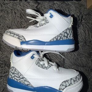 Authentic Toddler Jordan 3 Retro Size 6C White
Blue Cement